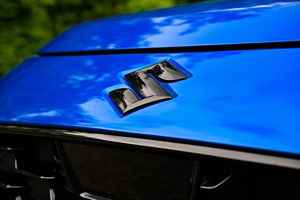 3-dlg Logo-set in hi-gloss black, Swift