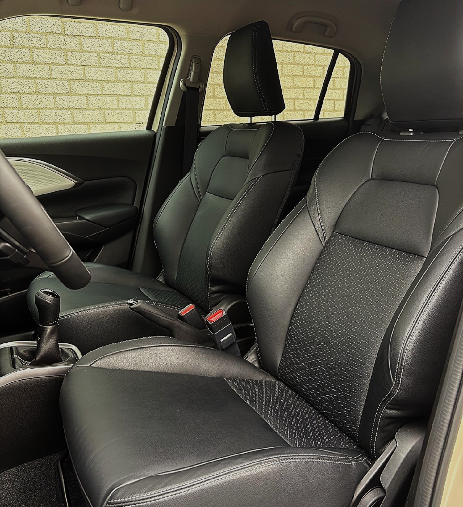 Leder interieur, zwart + grijs stiksel