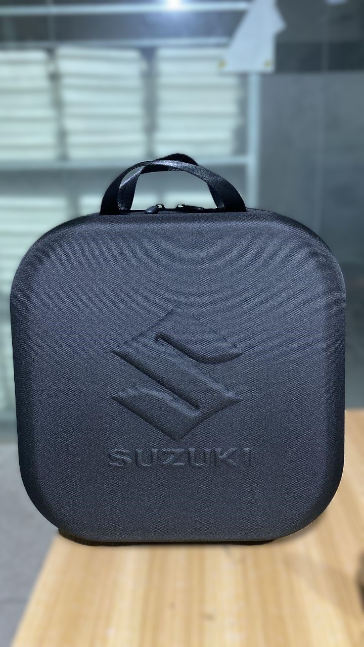 EV laadkabeltas voorzien van Suzuki logo