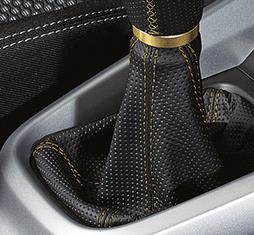 Pookhoes, 6MT geel stiksel