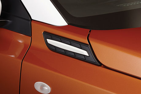 Motorkap ornament white