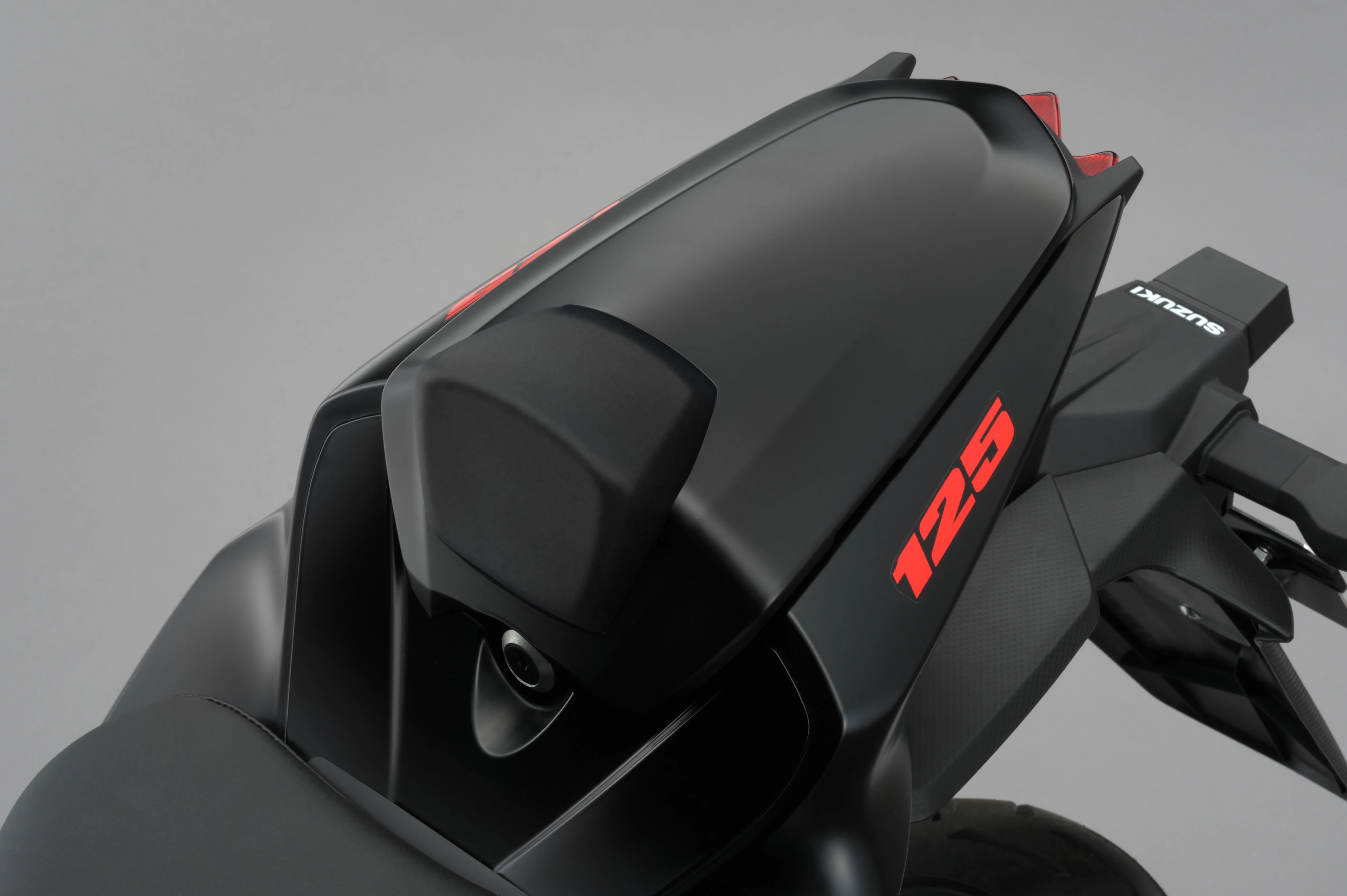 Buddyseat cover GSX-S/R125 Mat zwart