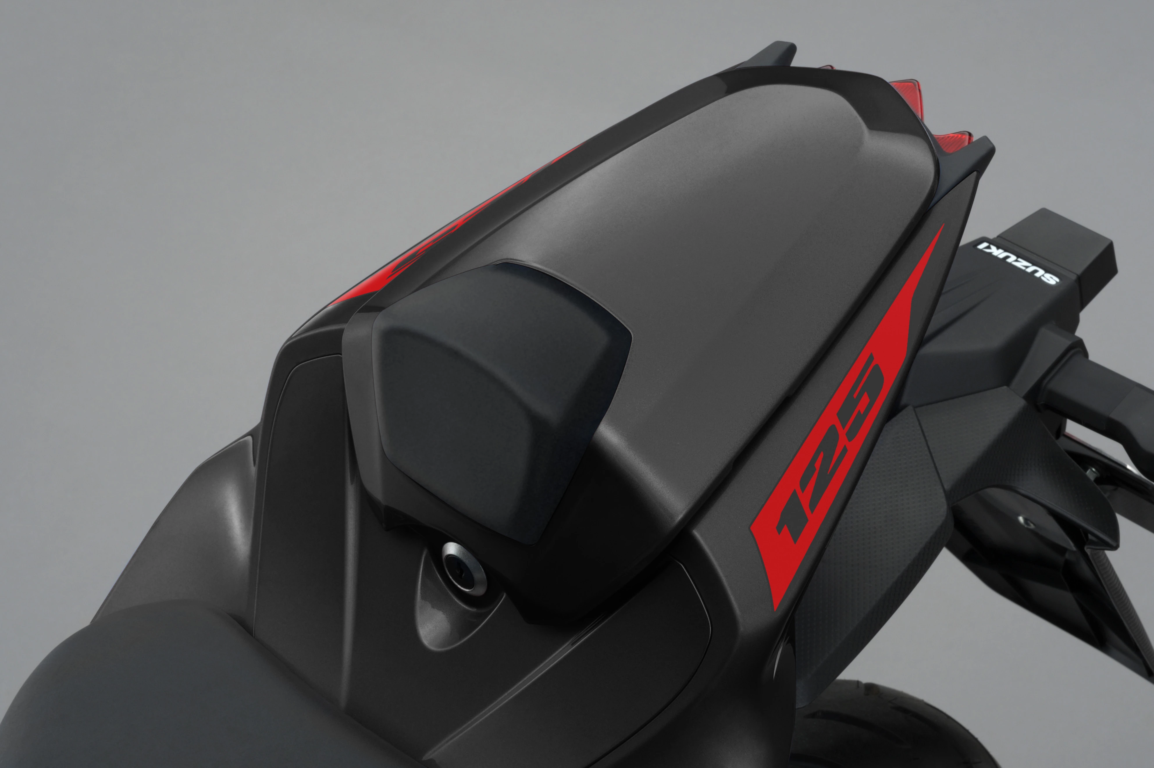 Buddyseat cover GSX-S/R125 Zwart